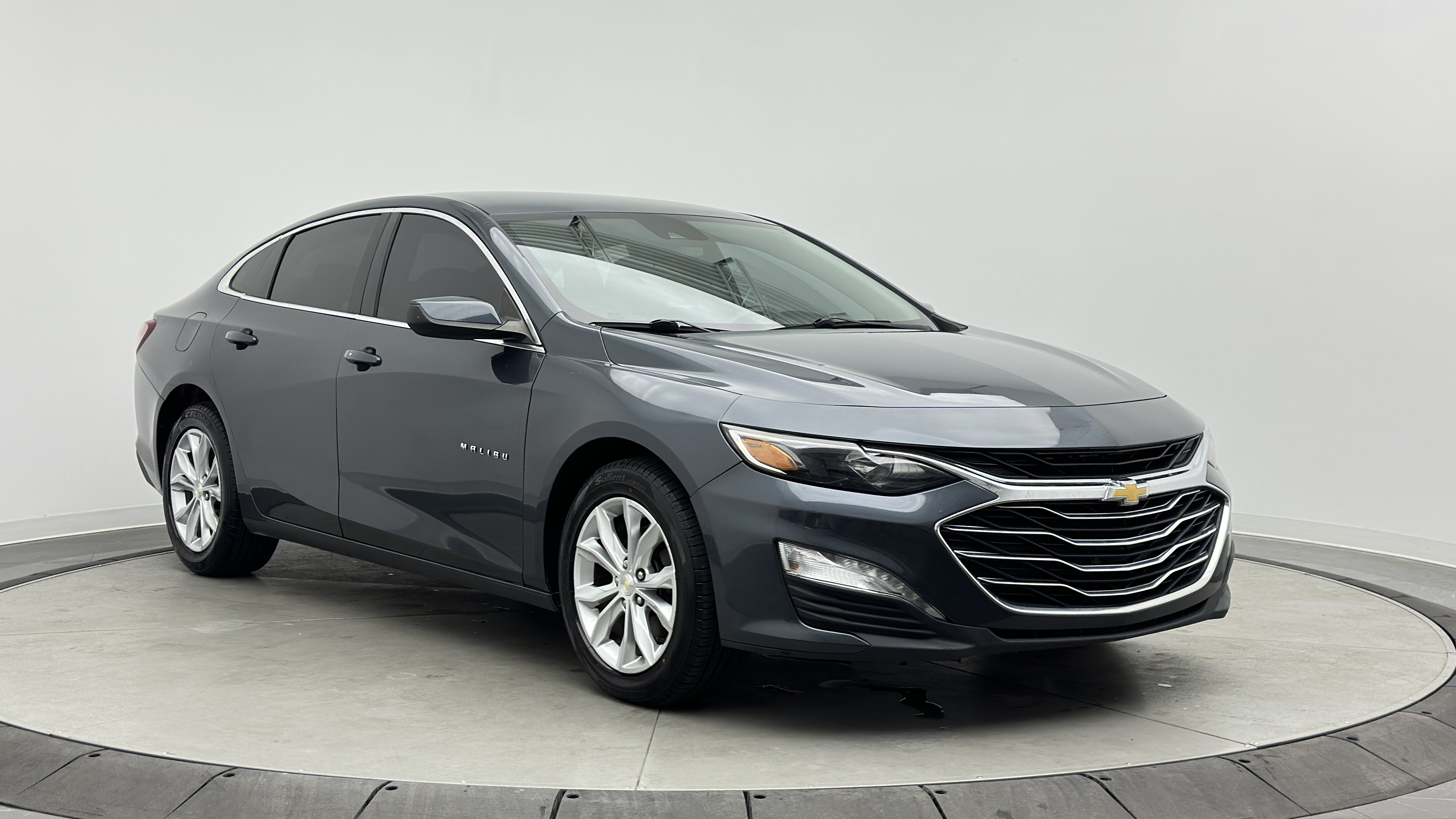 Used 2020 Chevrolet Malibu LT FWD image 3