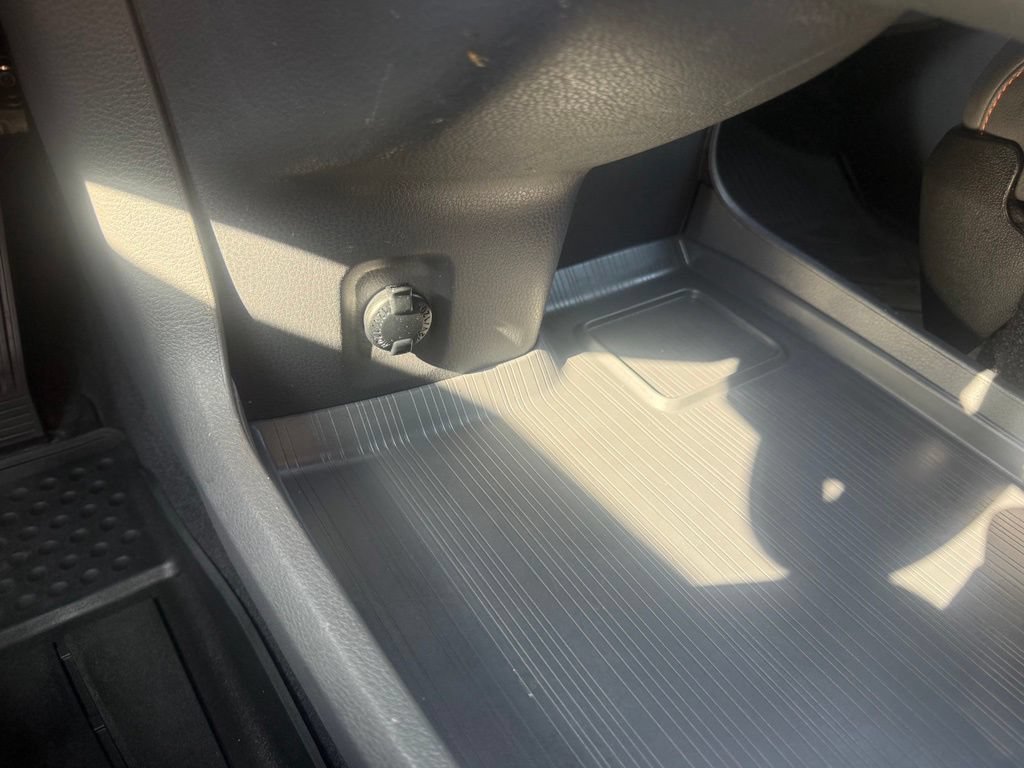 Used 2022 Toyota Sienna XSE w/ XSE Plus Package AWD/4WD image 30
