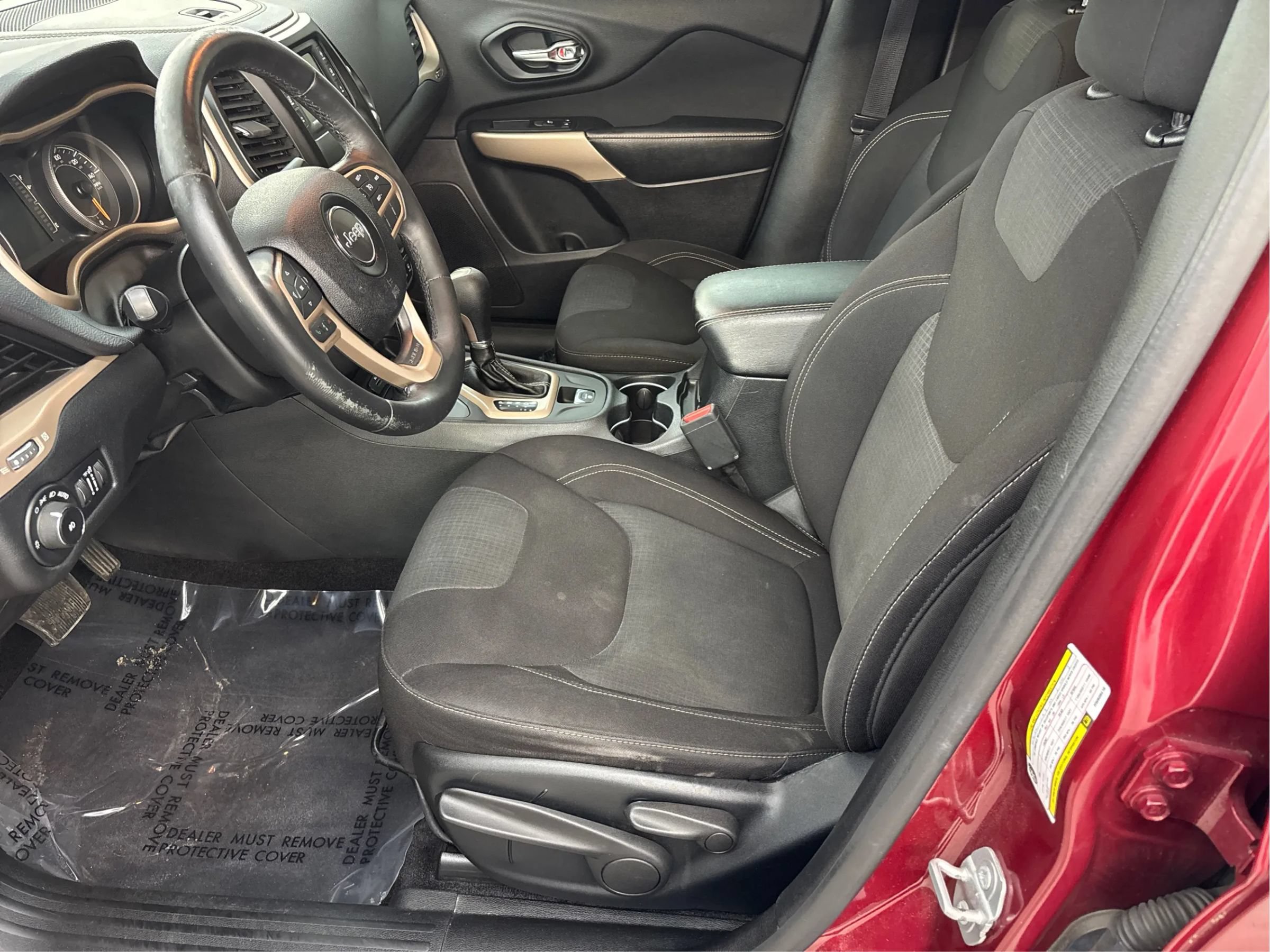 Used 2017 Jeep Cherokee Latitude AWD/4WD image 13
