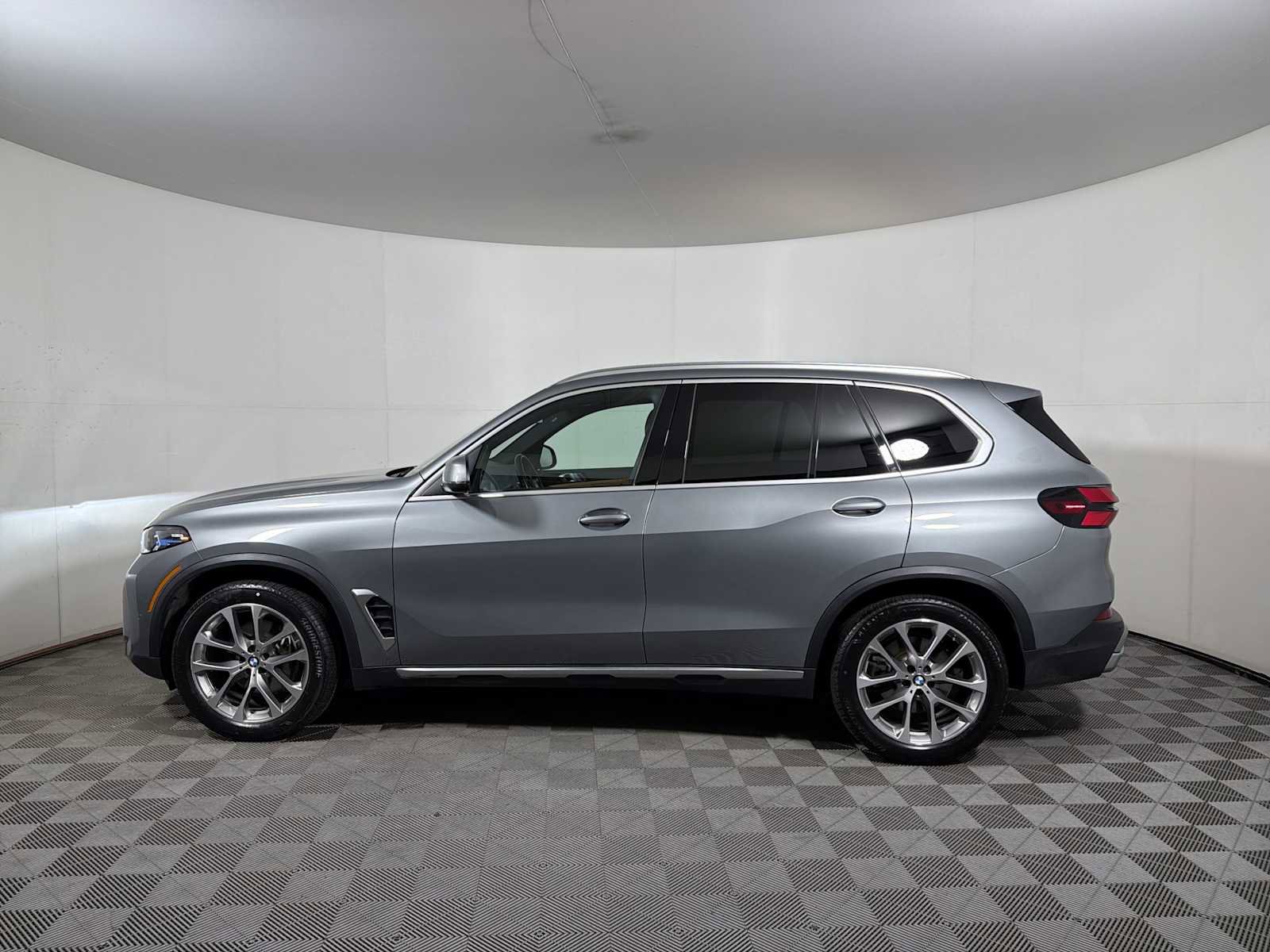 Certified 2024 BMW X5 xDrive40i w/ Premium Package image 4