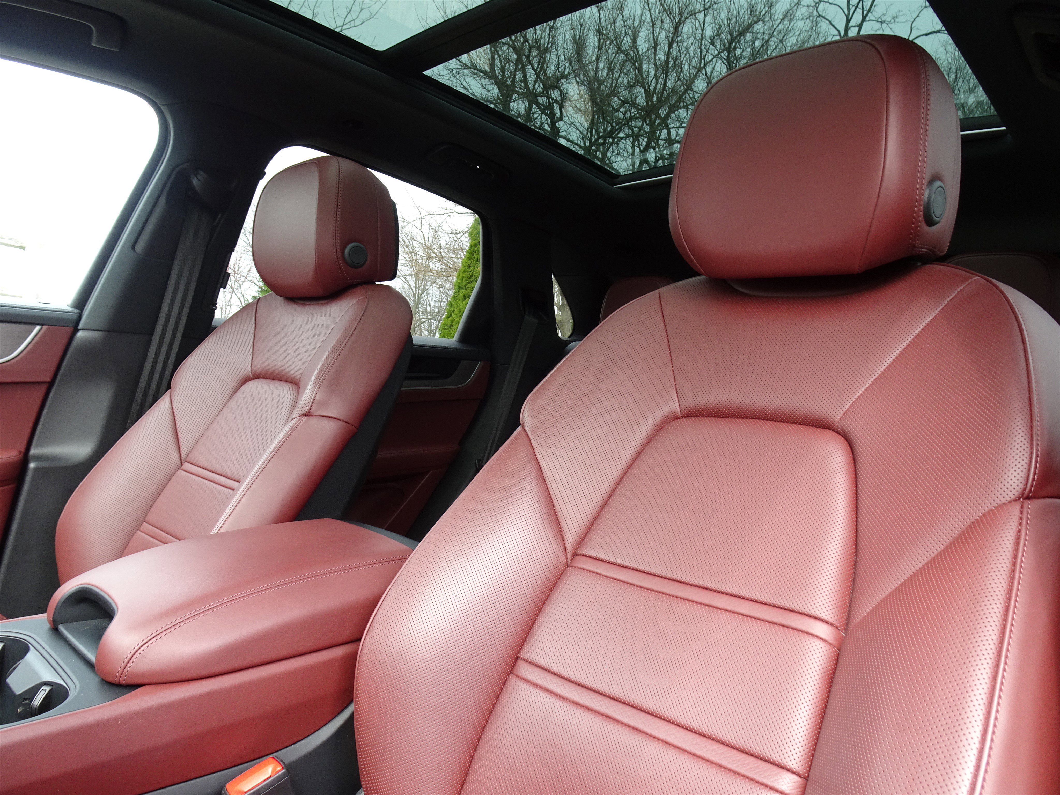 Used 2024 Porsche Cayenne image 17