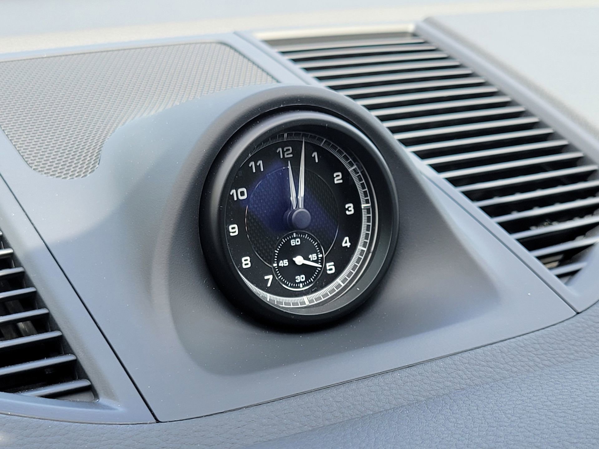 Used 2025 Porsche Macan image 18