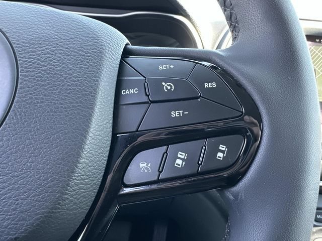 Used 2023 Jeep Cherokee Altitude Lux AWD/4WD image 20