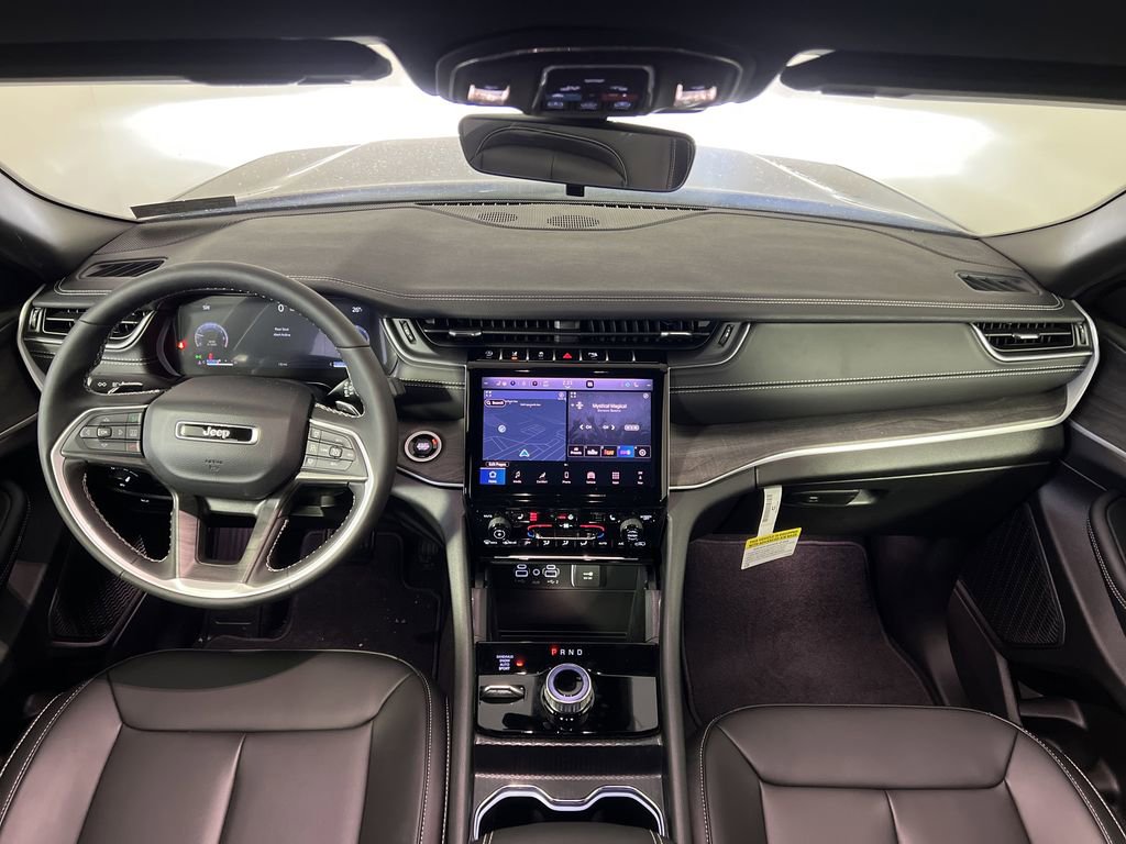 New 2025 Jeep Grand Cherokee Limited w/ Black Appearance Package image 27