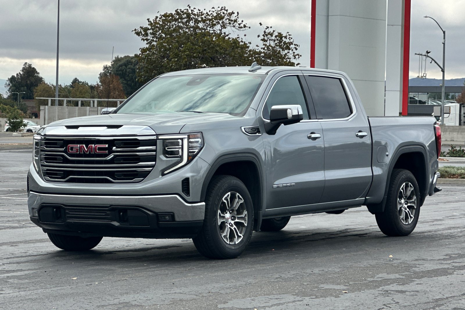 Used 2025 GMC Sierra 1500 SLT RWD image 8