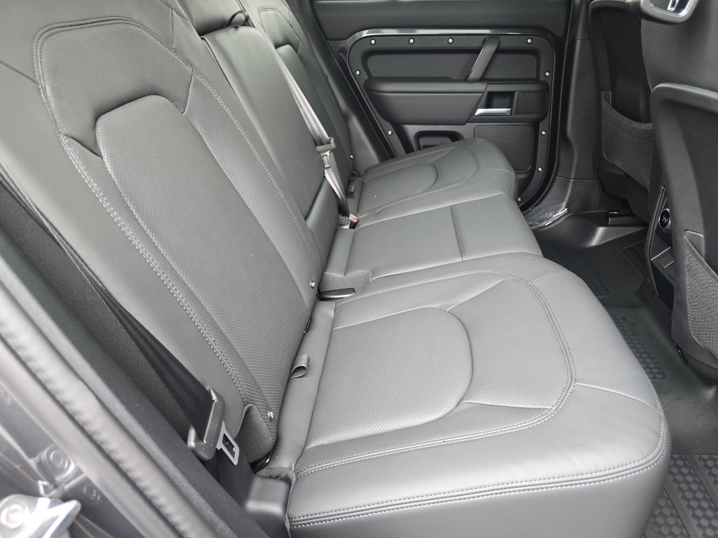 New 2025 Land Rover Defender 110 X-Dynamic SE image 25