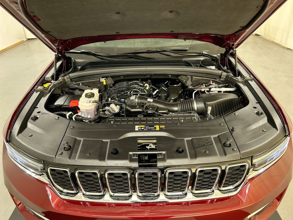 Certified 2025 Jeep Grand Cherokee Limited image 24