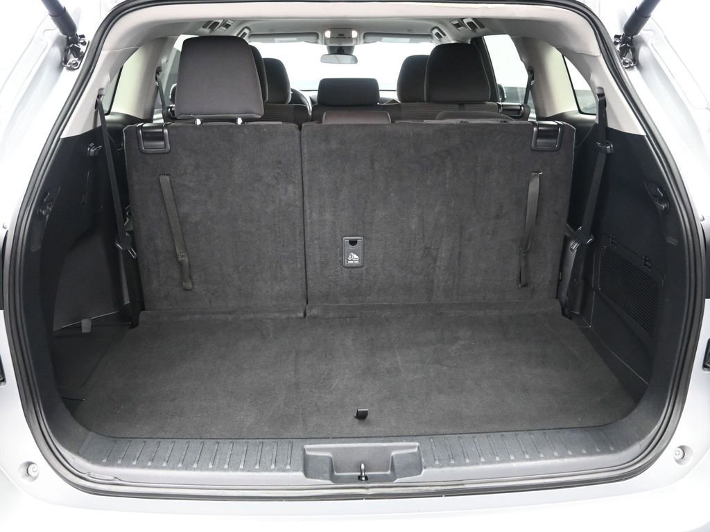 Used 2024 Toyota Highlander LE image 33