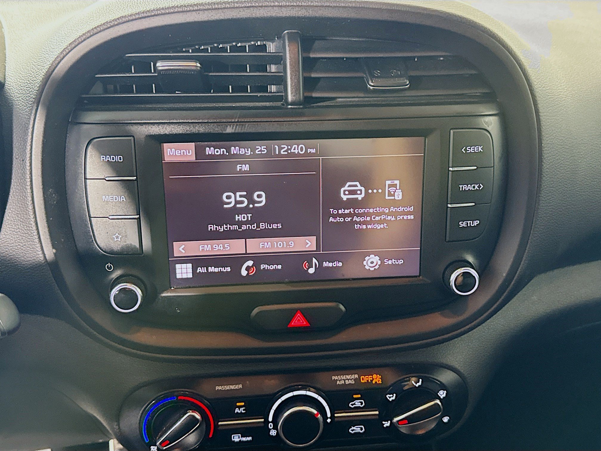 Used 2023 Kia Soul LX w/ LX Technology Package FWD image 18