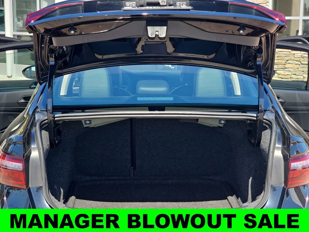 Used 2024 Volkswagen Jetta SE image 12