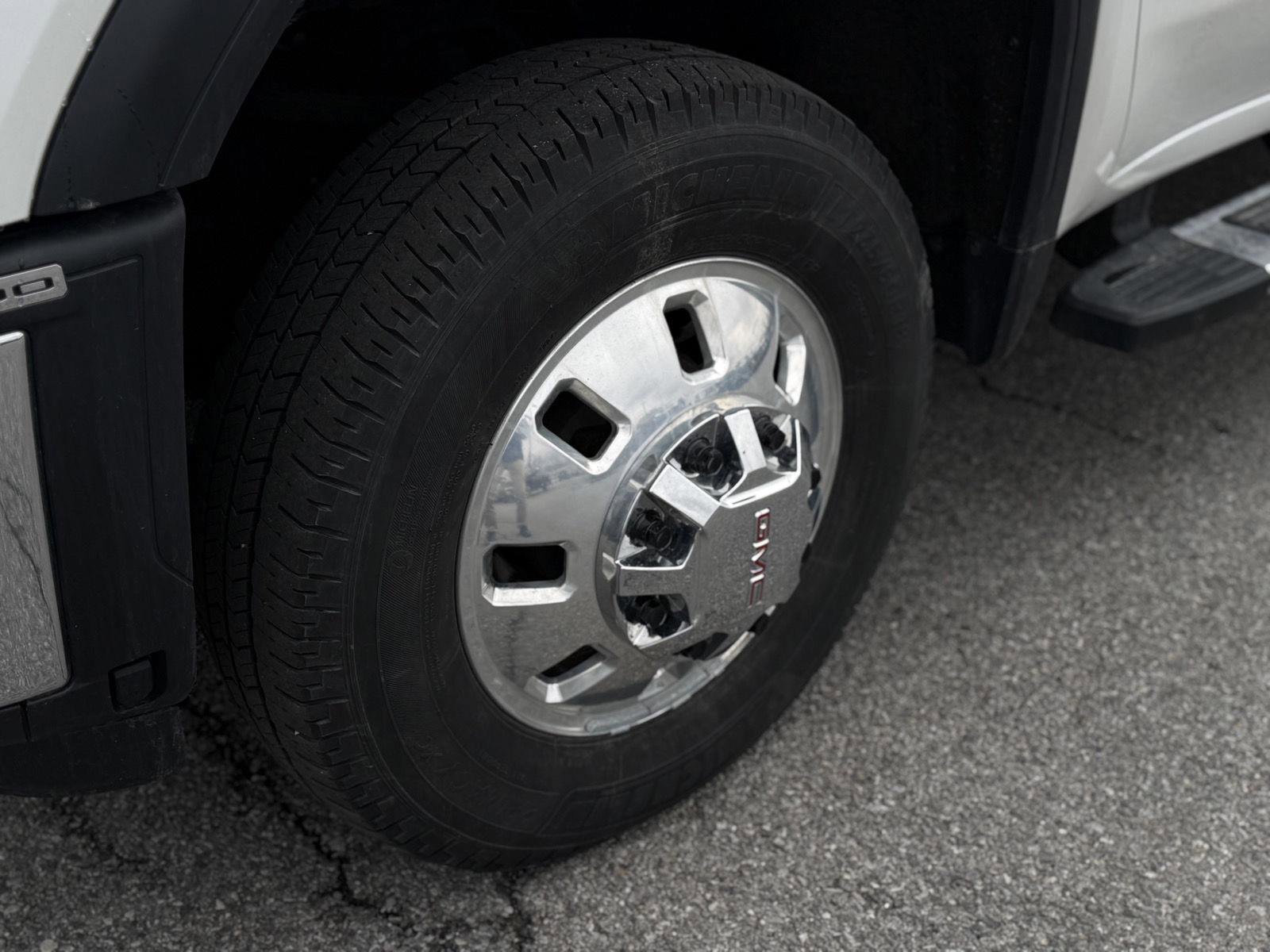 Certified 2025 GMC Sierra 3500 SLT w/ SLT Premium Package image 13