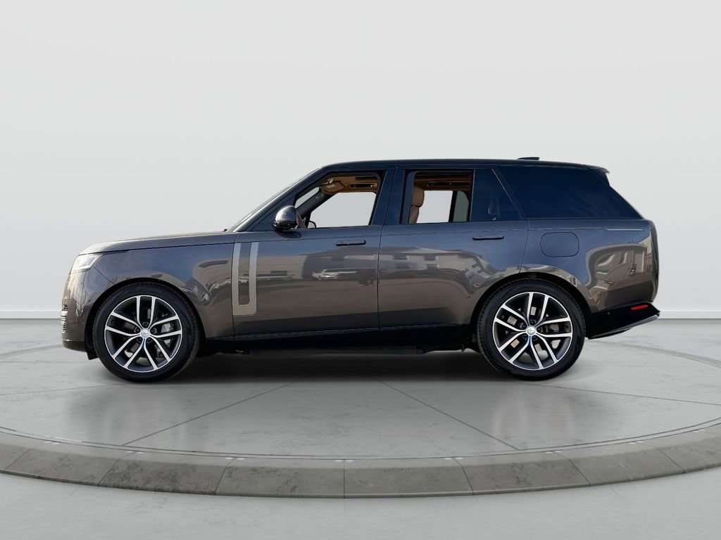 Used 2025 Land Rover Range Rover SE image 4