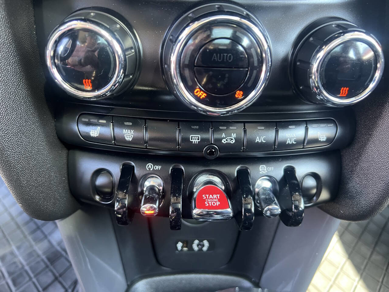 Used 2015 MINI Cooper 4-Door Hardtop image 13