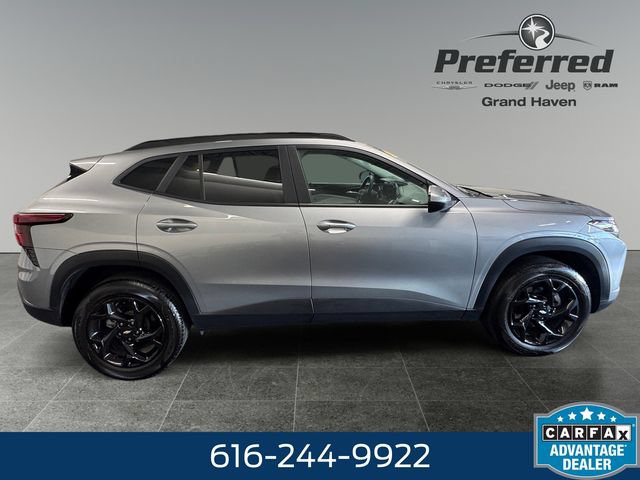 Used 2024 Chevrolet Trax LT w/ Driver Confidence Package FWD image 27