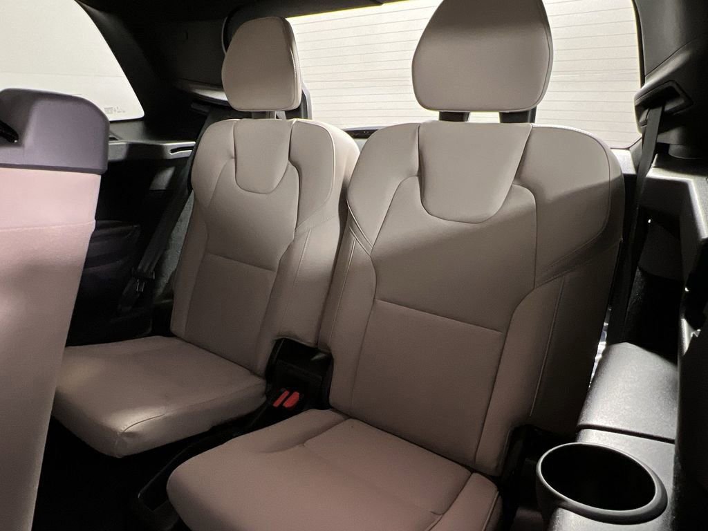 New 2026 Volvo XC90 B6 Plus w/ Protection Package Premier image 24