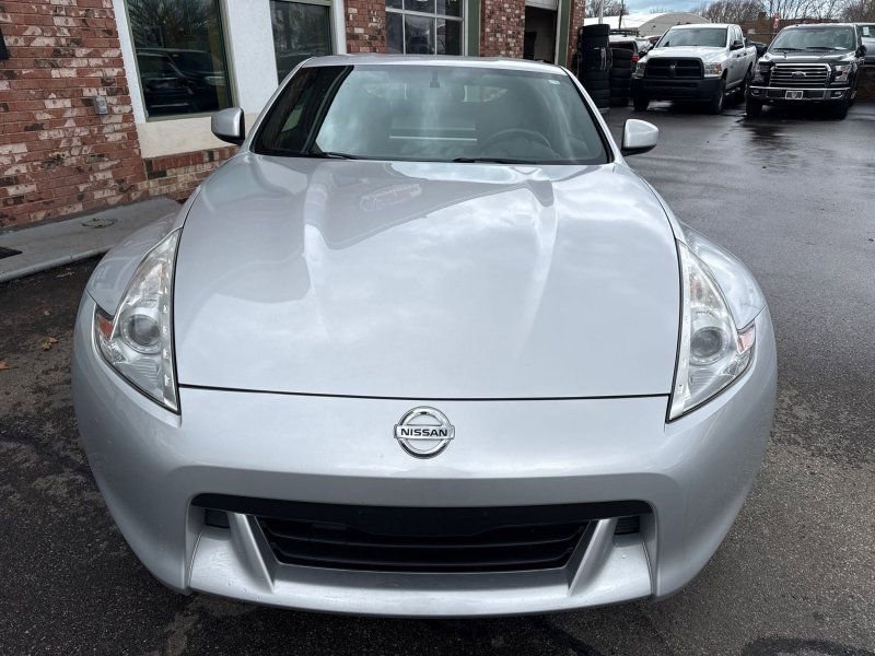 Used 2009 Nissan 370Z Touring w/ Sport Pkg image 2