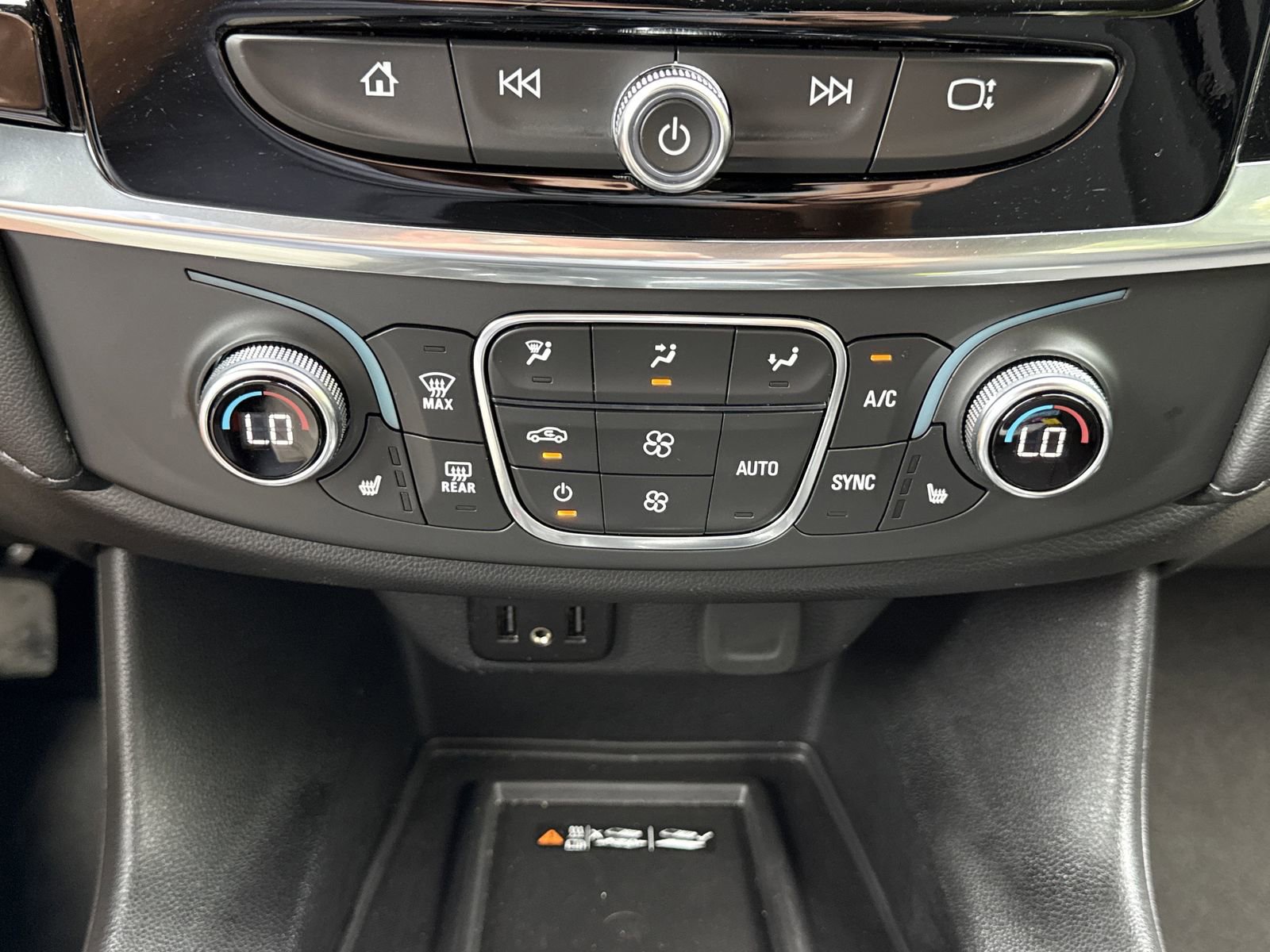 Used 2023 Chevrolet Traverse LT FWD image 26