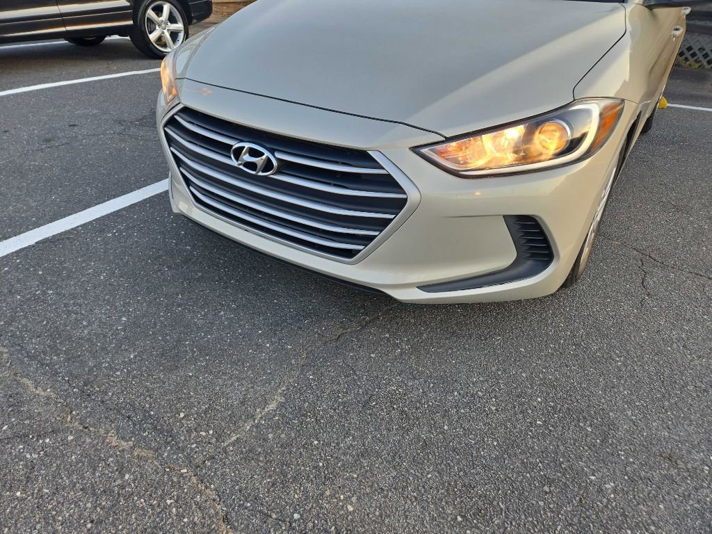 Used 2017 Hyundai Elantra SE image 22