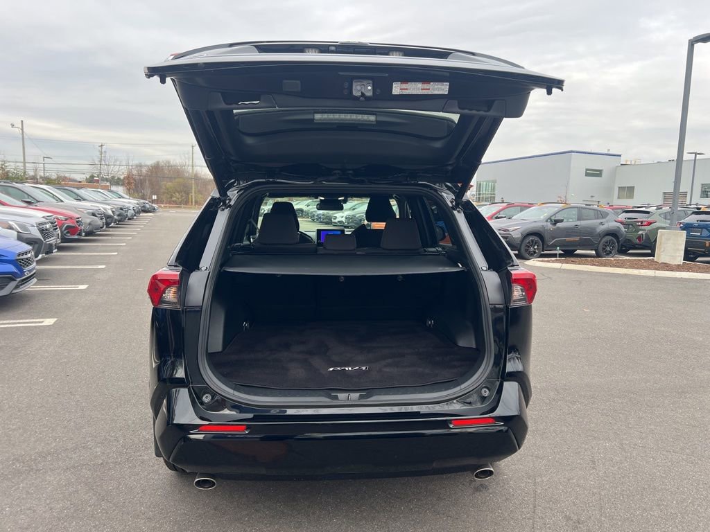 Used 2023 Toyota RAV4 SE image 39