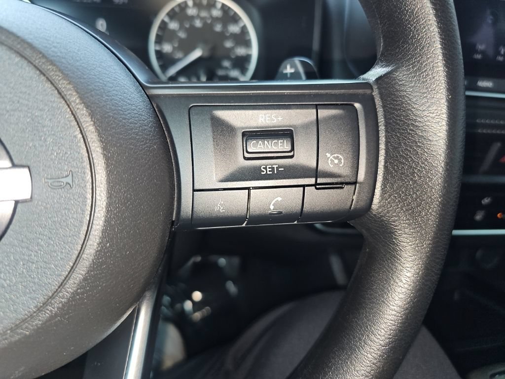 Used 2024 Nissan Rogue S AWD/4WD image 18