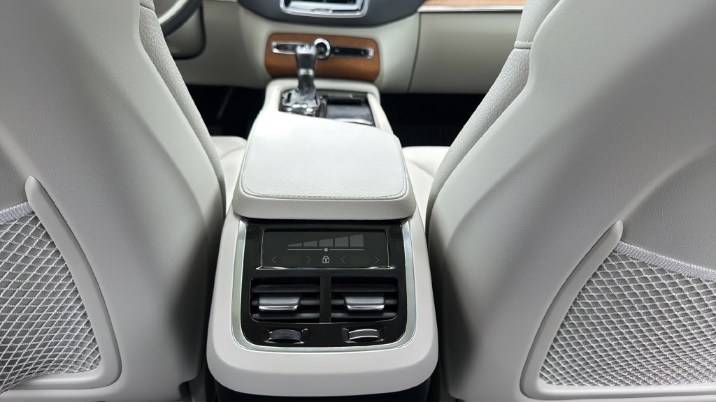 Used 2022 Volvo XC90 T5 Momentum w/ Protection Package Premier FWD image 27
