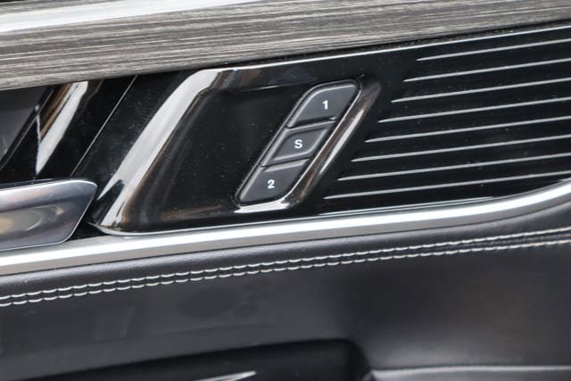 Used 2022 Jeep Wagoneer Series II w/ Premium Group I AWD/4WD image 23