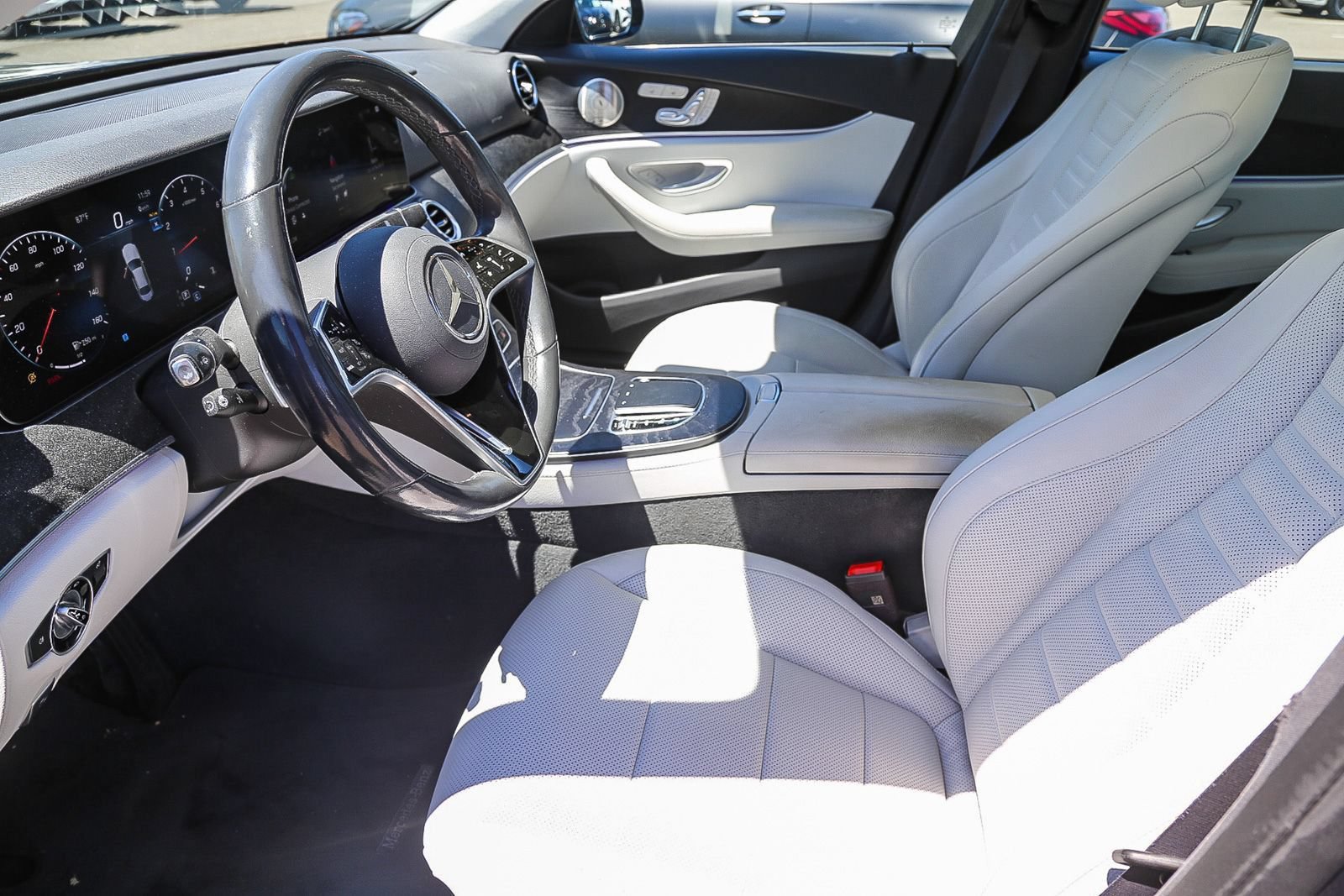 Used 2023 Mercedes-Benz E 350 4MATIC Sedan image 5