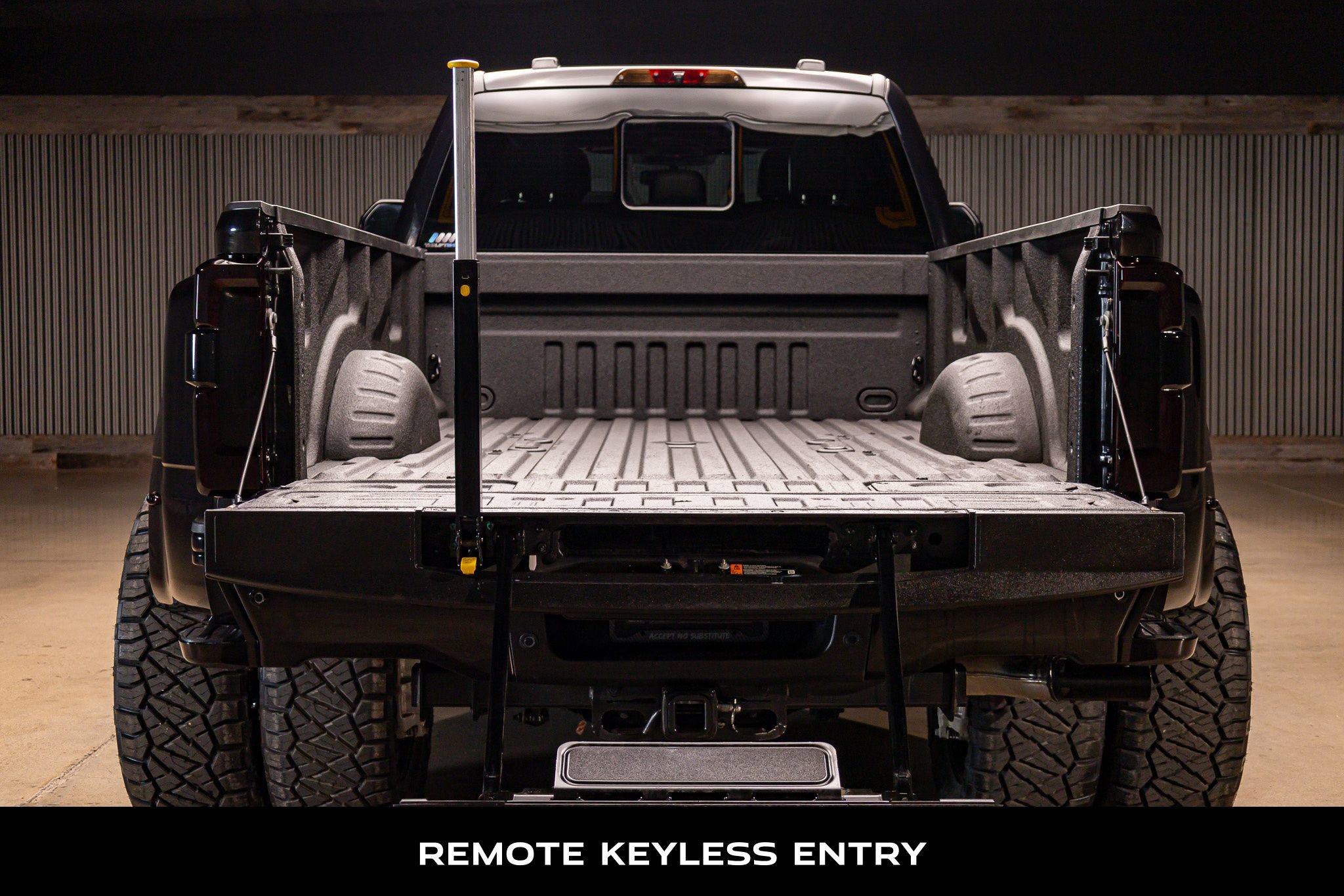 Used 2025 Ford F450 Platinum w/ FX4 Off-Road Package image 9