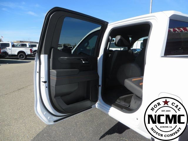 Used 2025 GMC Sierra 1500 AT4 image 41