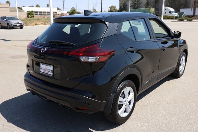 New 2025 Nissan Kicks Play S image 4