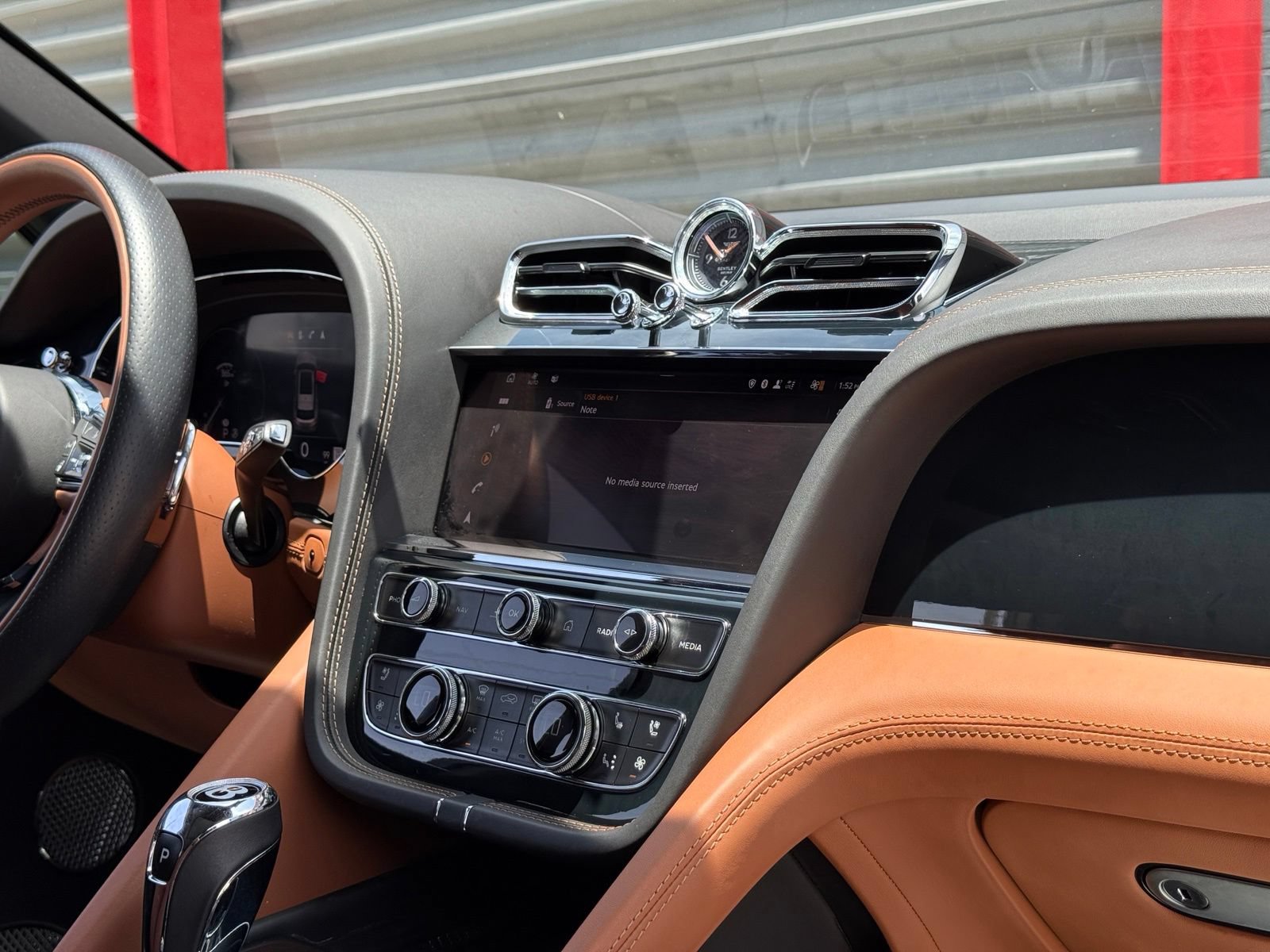 Used 2022 Bentley Bentayga AWD/4WD image 49