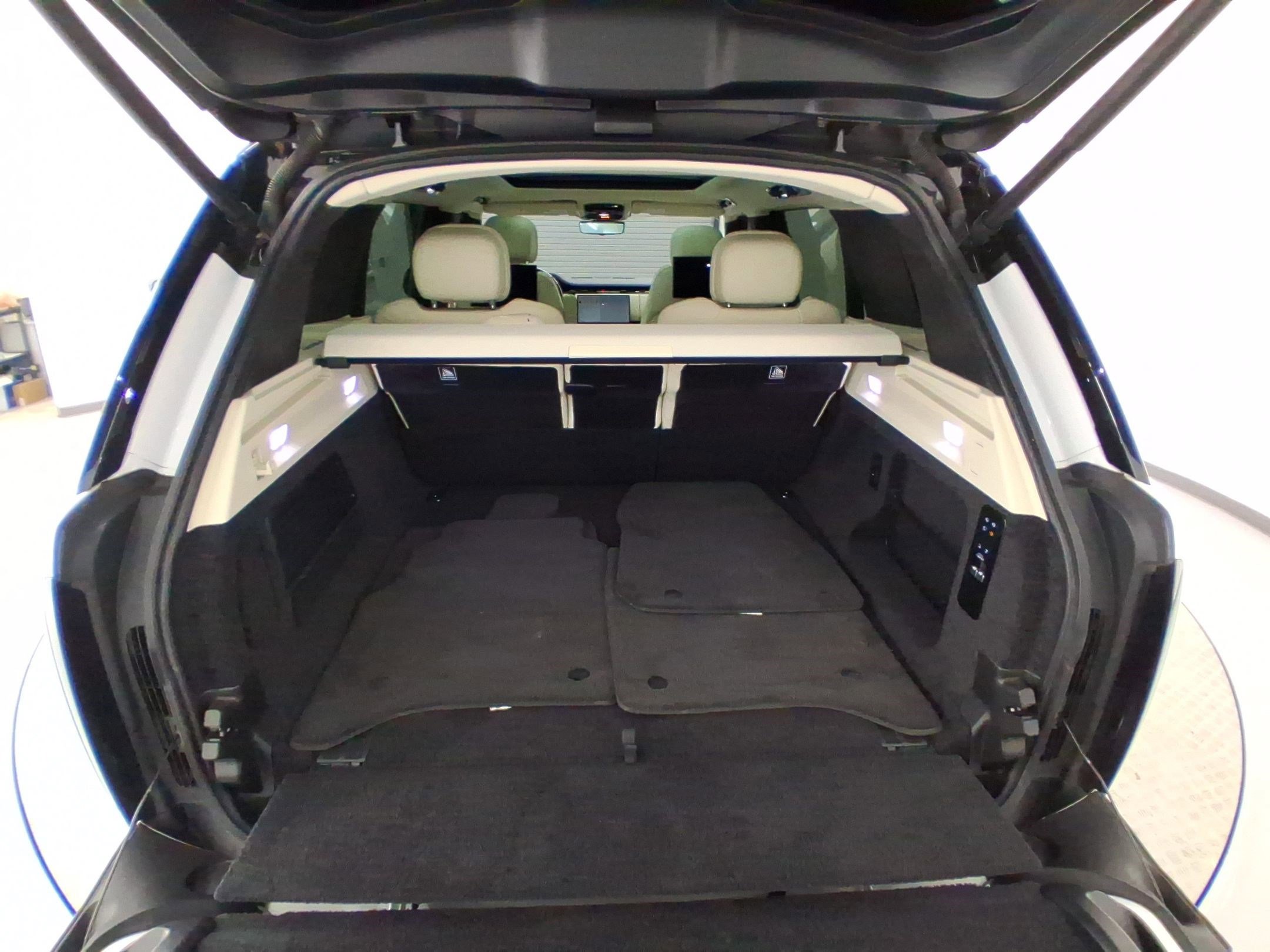 Certified 2023 Land Rover Range Rover Long Wheelbase Autobiography image 27