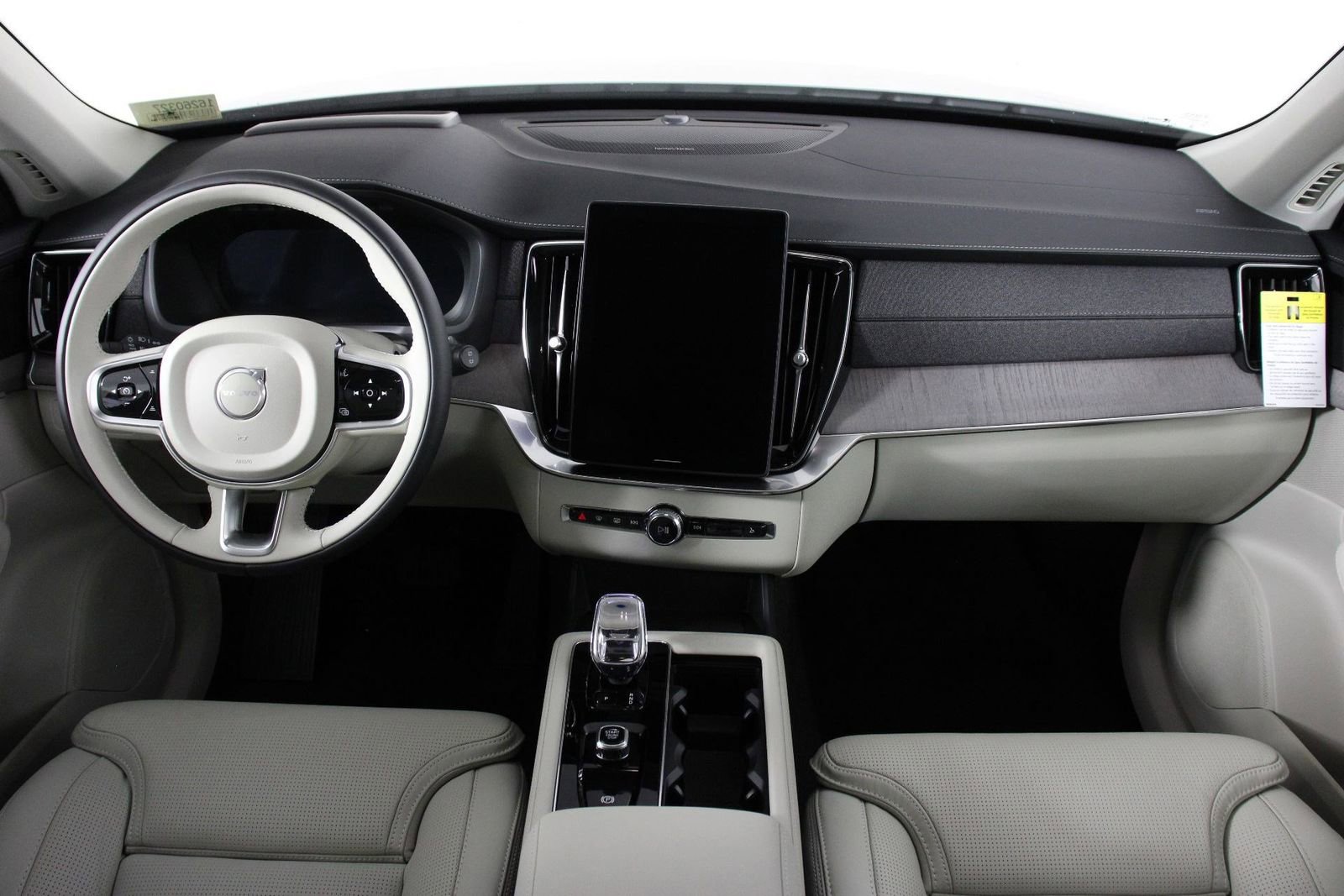 New 2026 Volvo XC90 T8 Ultra w/ Protection Package Premier image 5