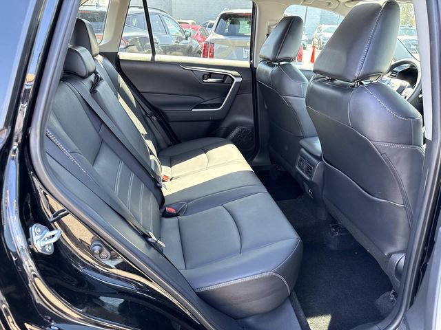 Used 2021 Toyota RAV4 XLE Premium image 11