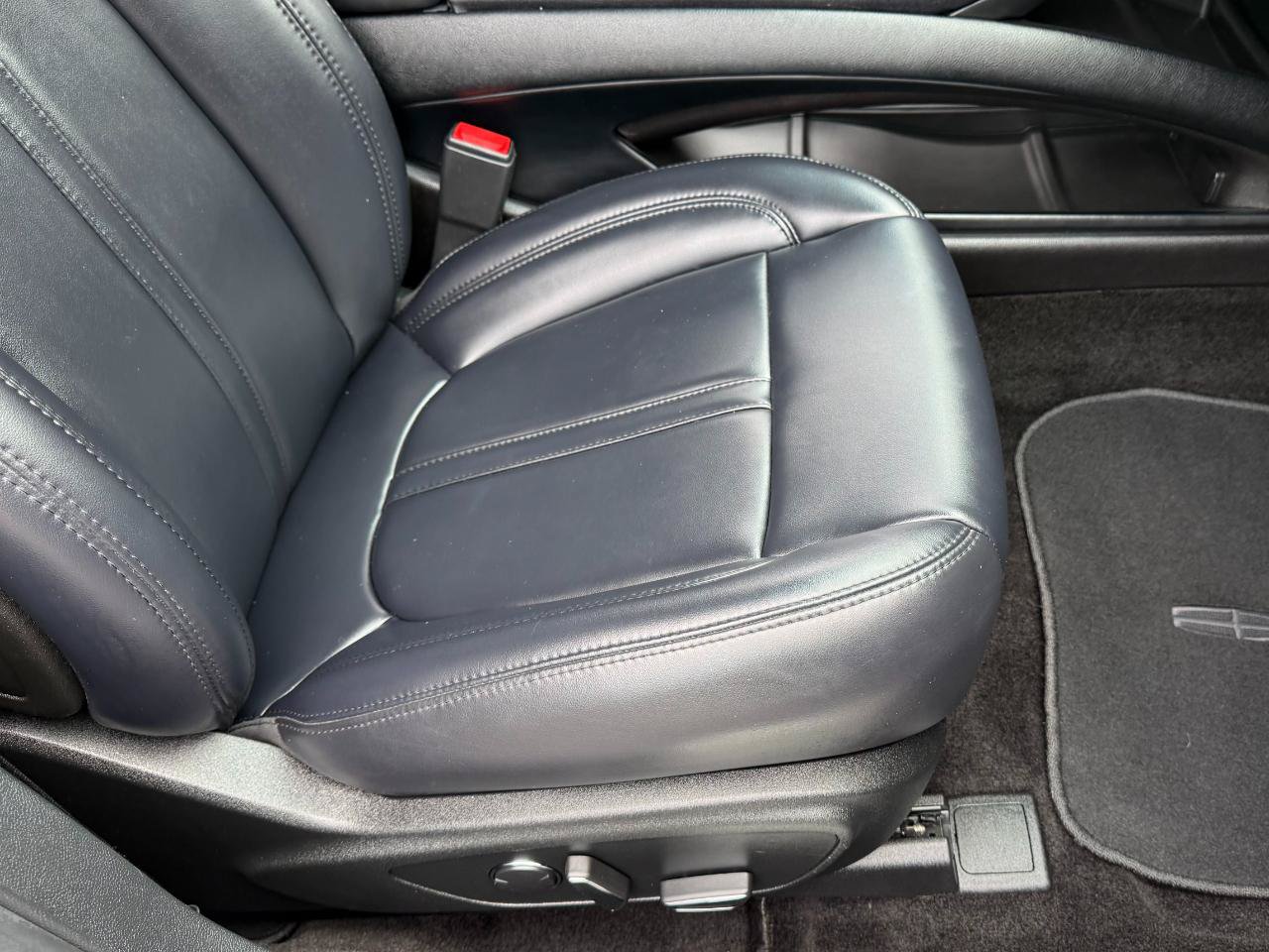 Used 2018 Lincoln MKZ Premiere w/ Magnetic Appearance Package FWD image 15