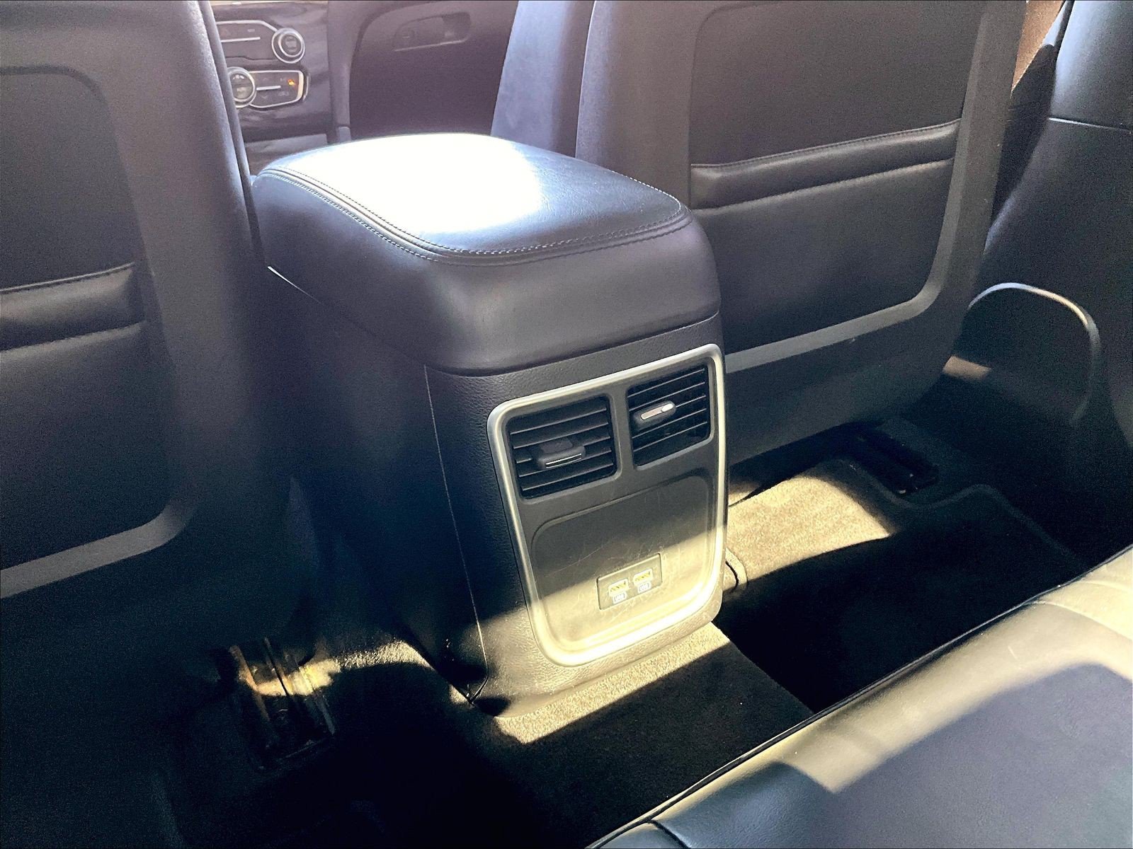 Used 2015 Chrysler 300 Limited w/ Driver Convenience Group RWD image 10