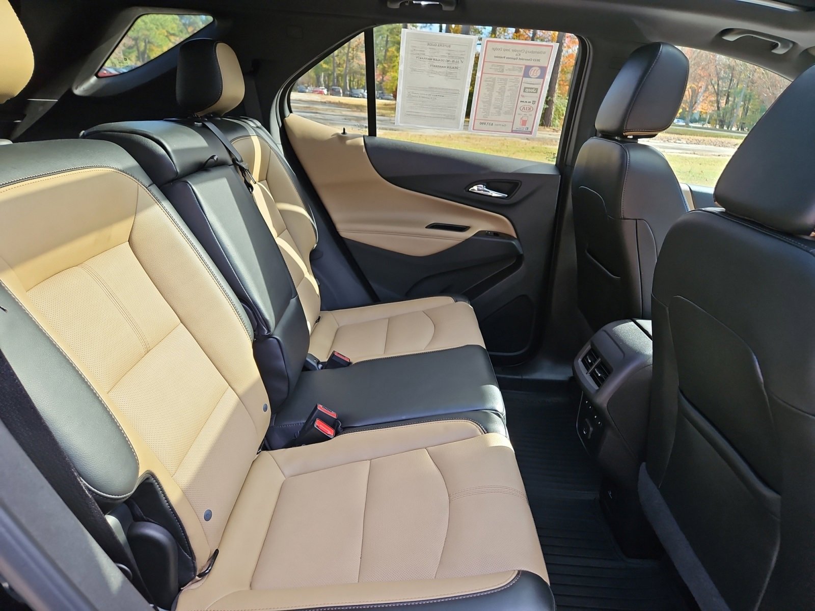 Used 2023 Chevrolet Equinox Premier image 17