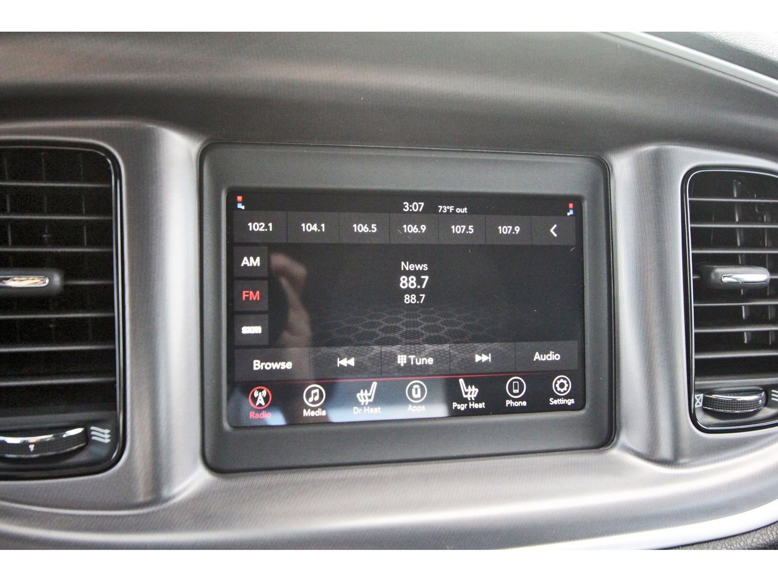 Used 2020 Dodge Charger SXT w/ Driver Convenience Group image 25