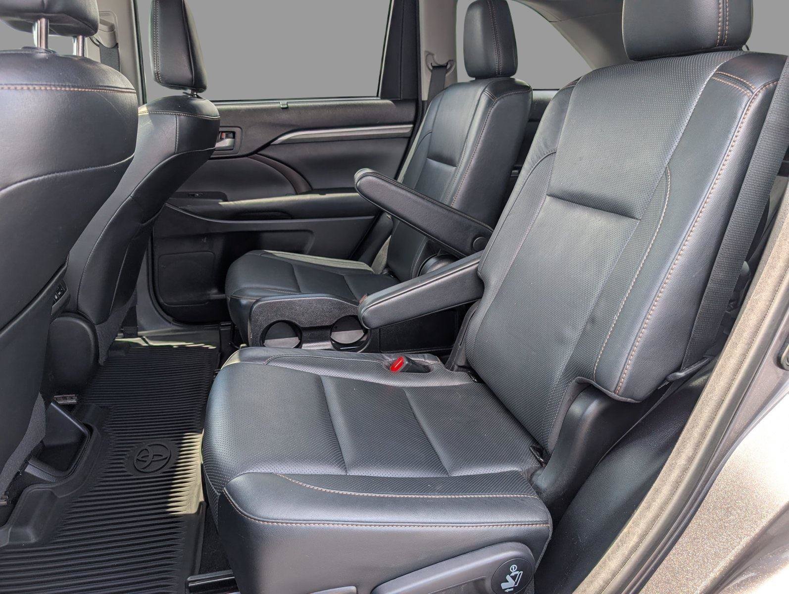 Used 2017 Toyota Highlander Limited AWD/4WD image 32