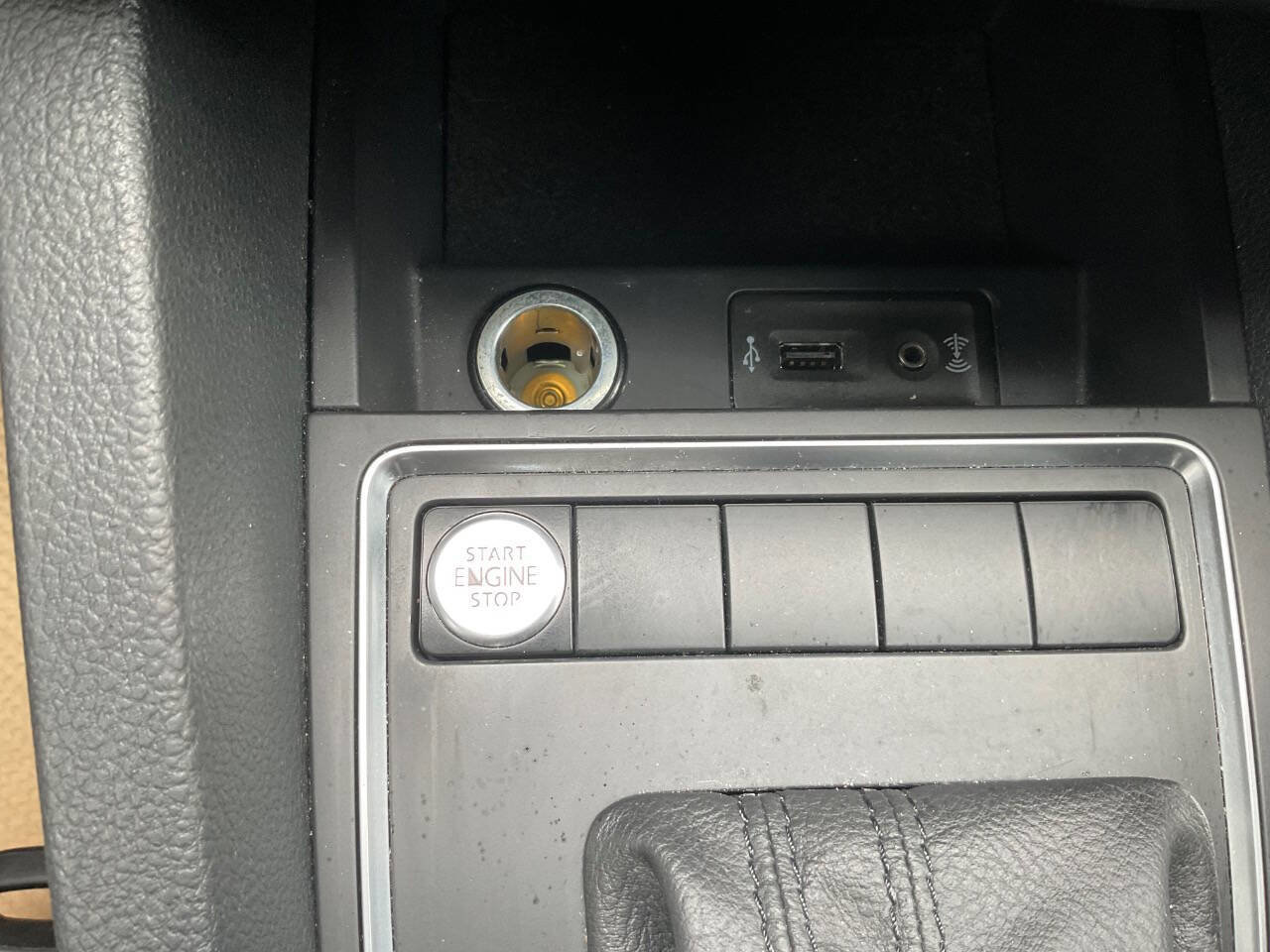 Used 2017 Volkswagen Jetta SE image 16