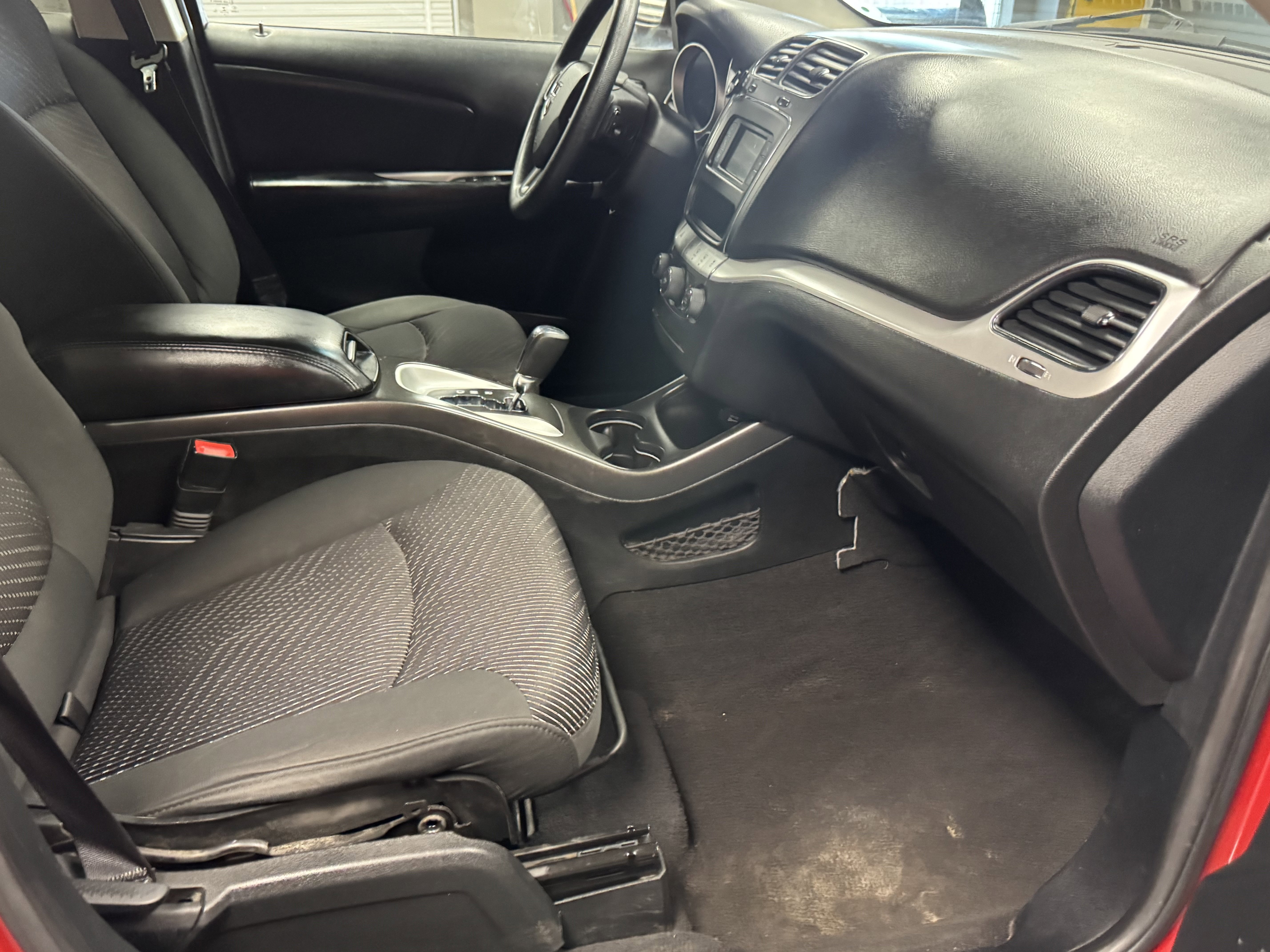 Used 2015 Dodge Journey SXT w/ Flexible Seating Group image 9