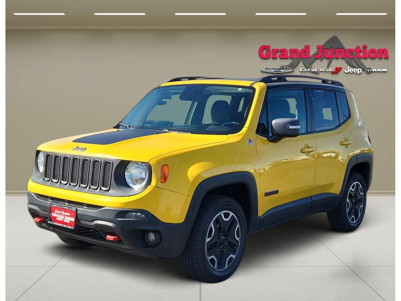 Used 2015 Jeep Renegade Trailhawk w/ Popular Equipment Group AWD/4WD image 2