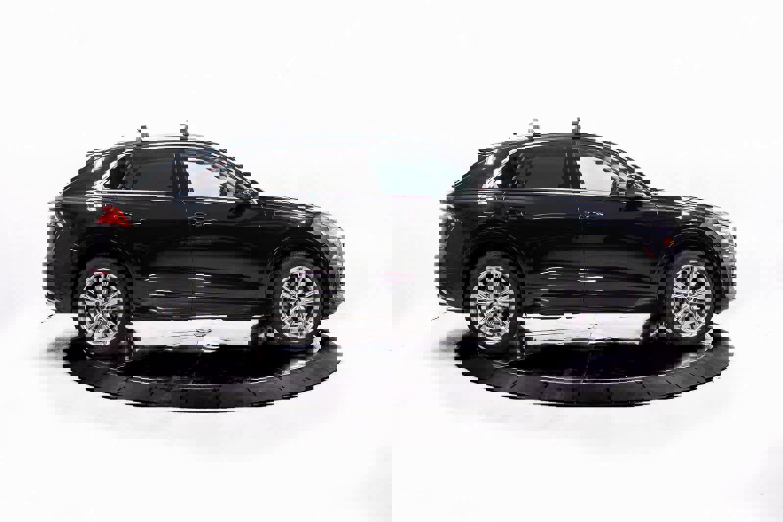 Used 2022 Audi Q8 Premium Plus image 8