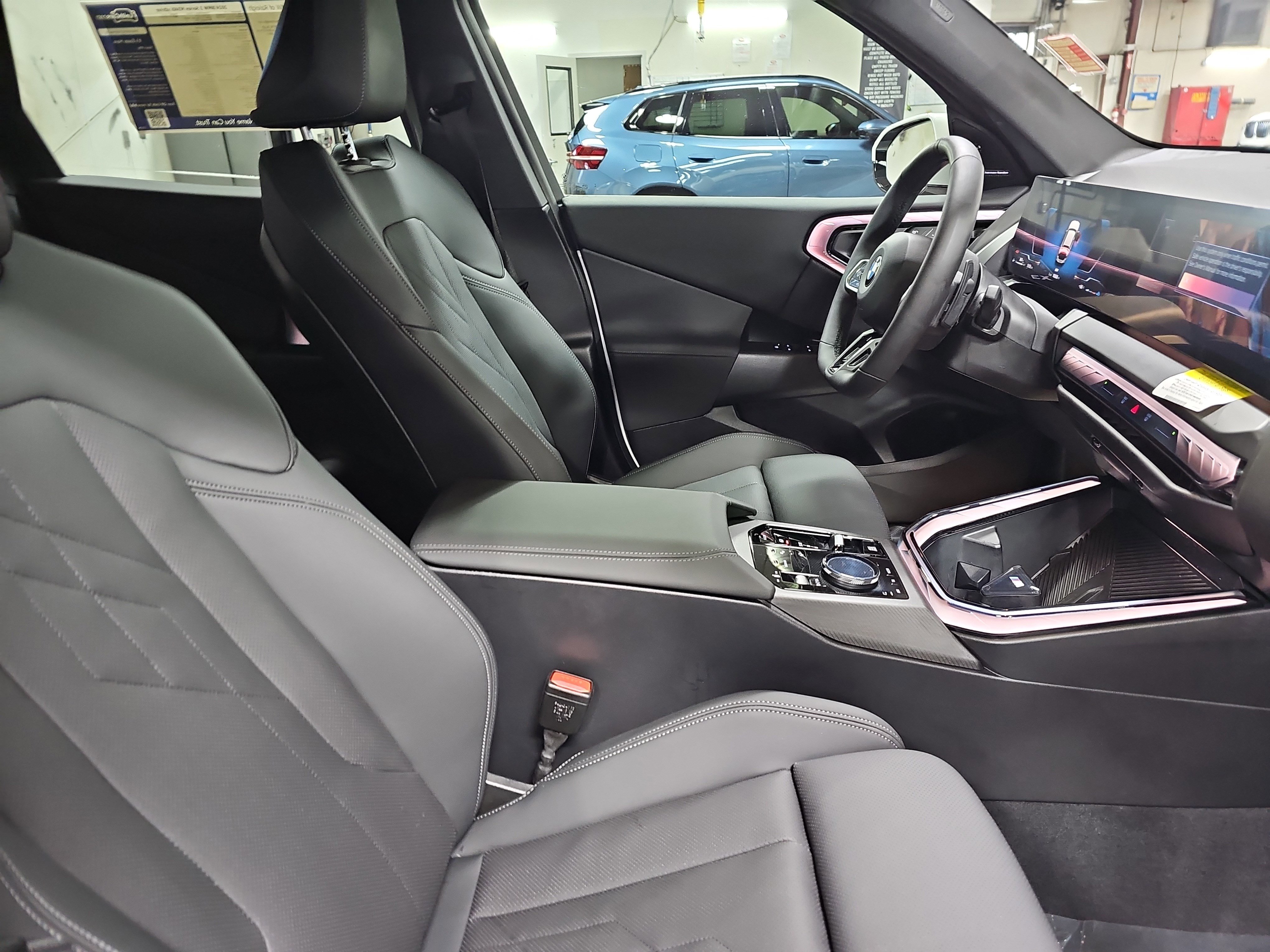 Certified 2025 BMW X3 xDrive30i w/ M Sport Package image 11