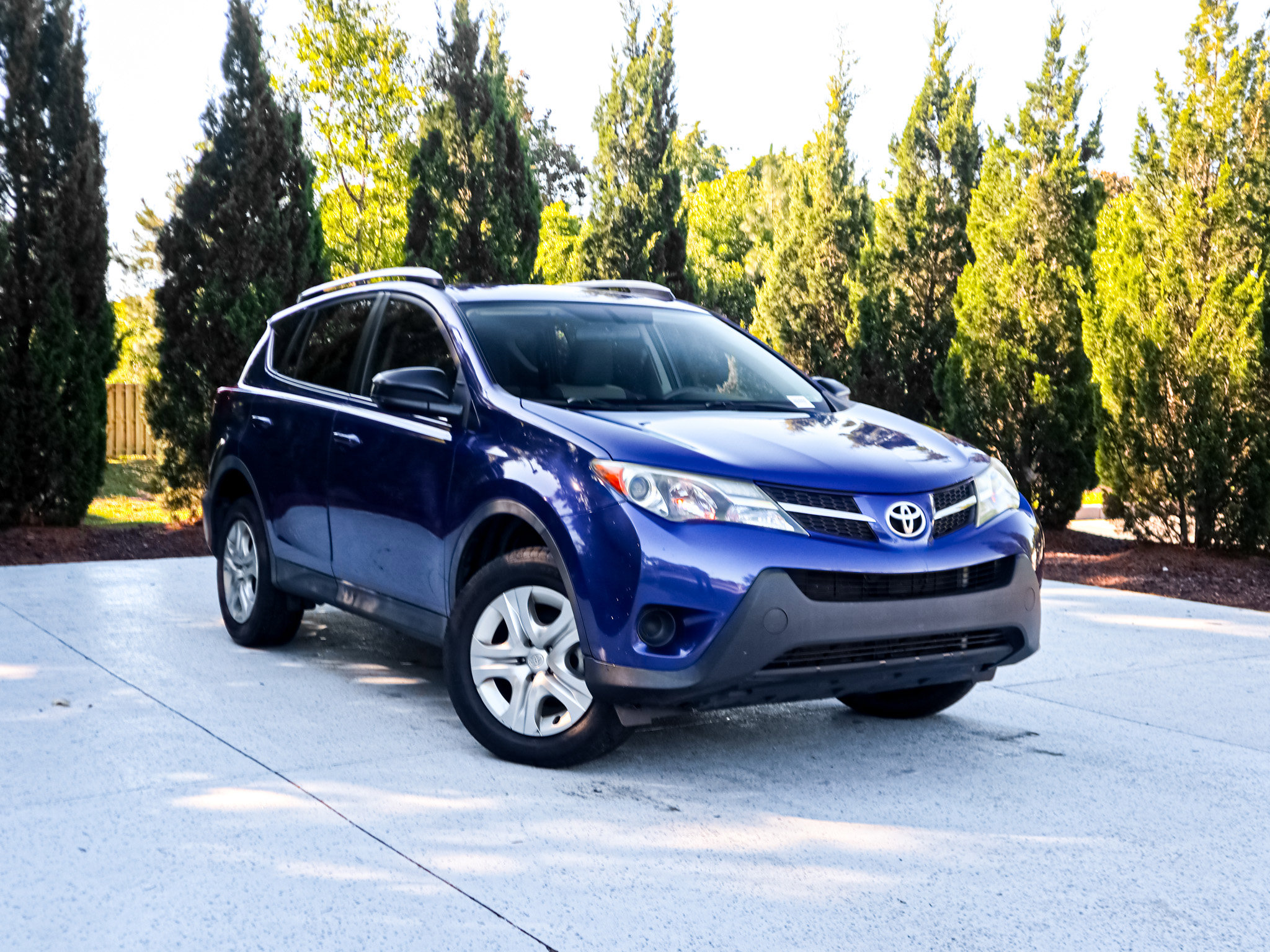 Used 2015 Toyota RAV4 LE FWD image 2