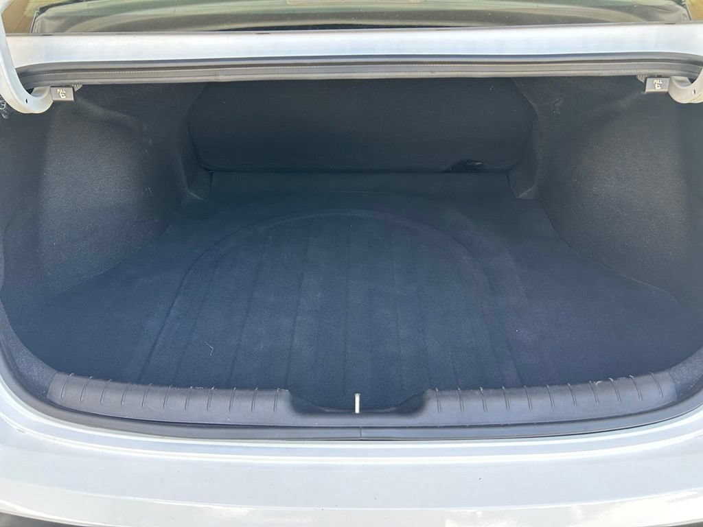 Used 2025 Hyundai Elantra SE FWD image 28