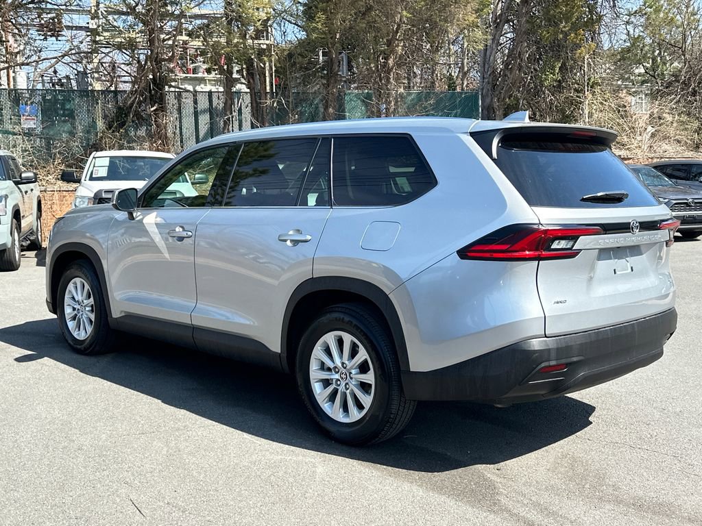Used 2025 Toyota Grand Highlander XLE image 2