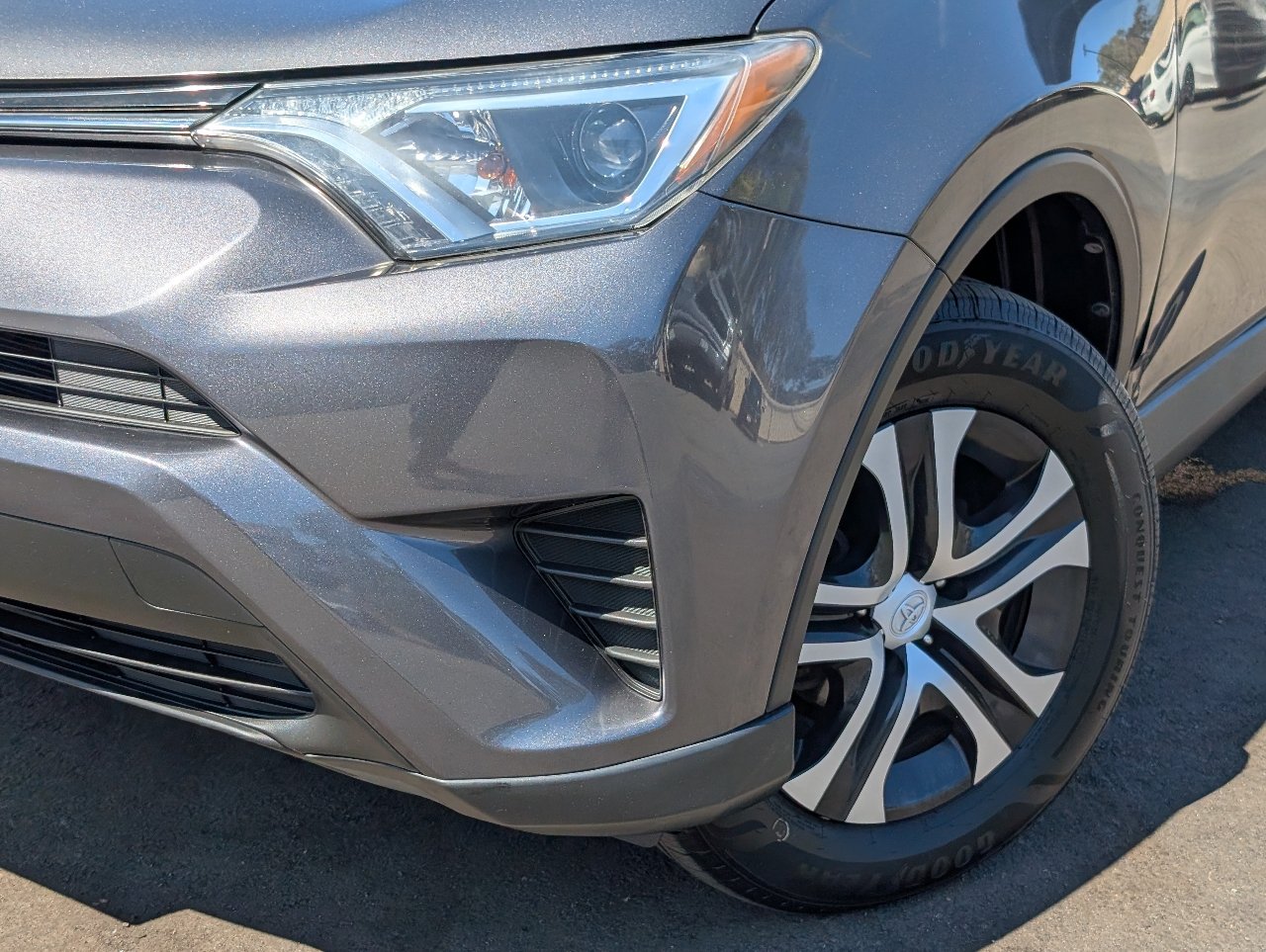 Used 2017 Toyota RAV4 LE w/ Carpet Mat Package FWD image 10