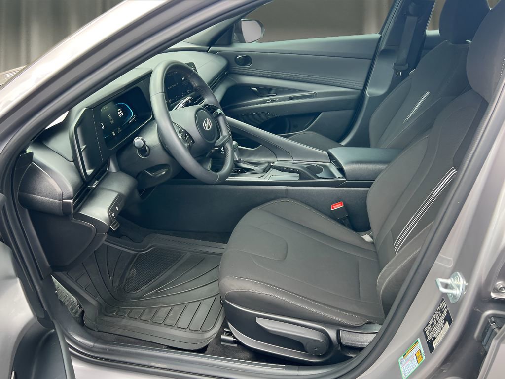 Used 2025 Hyundai Elantra Sport image 14