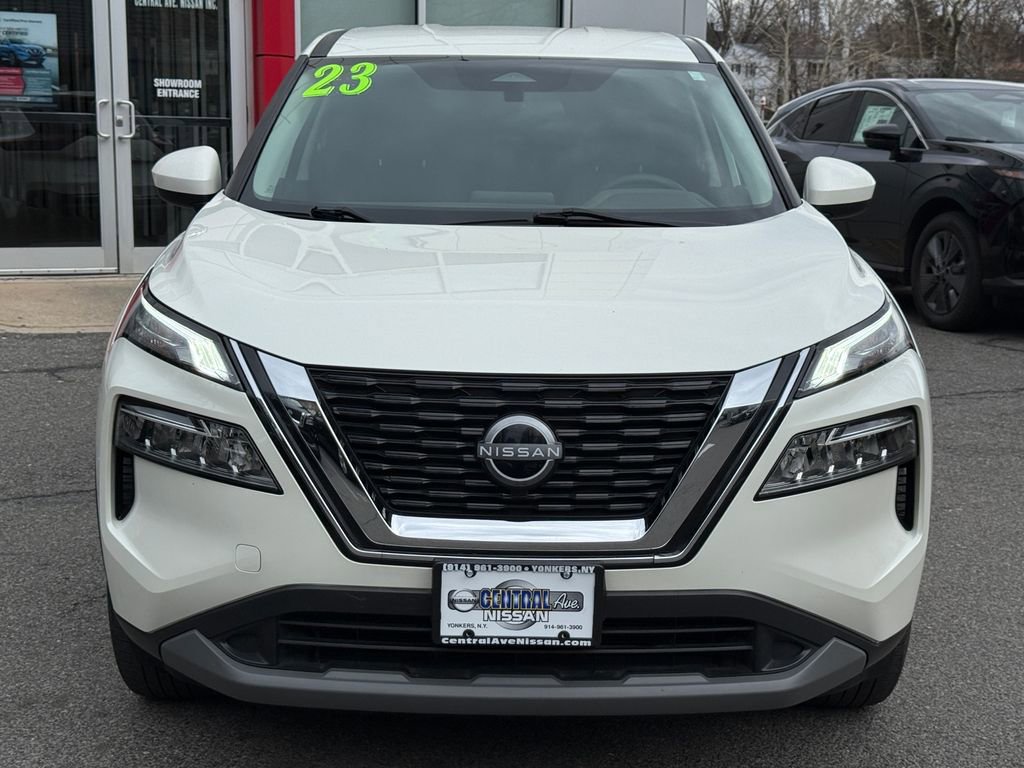 Used 2023 Nissan Rogue SV AWD/4WD image 2